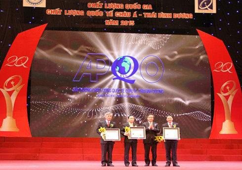 80ວິສາຫະກິດໄດ້ຮັບລາງວັນຄຸນນະພາບແຫ່ງຊາດ ແລະ ລາງວັນຄຸນນະພາບສາກົນປີ2015